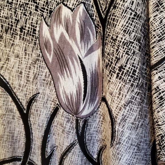 Tulip Shawl / Scarf / Wrap - Multiple Ways to Wear - Picture 5 of 6